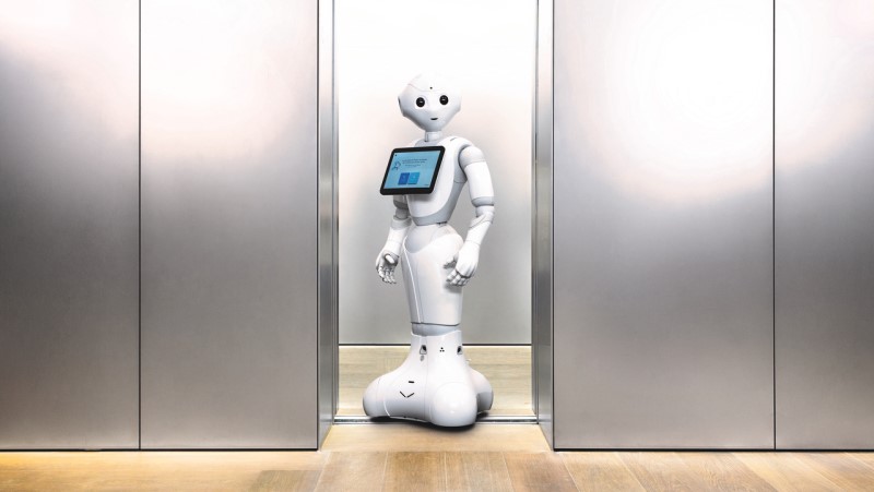 Roboter im Aufzug